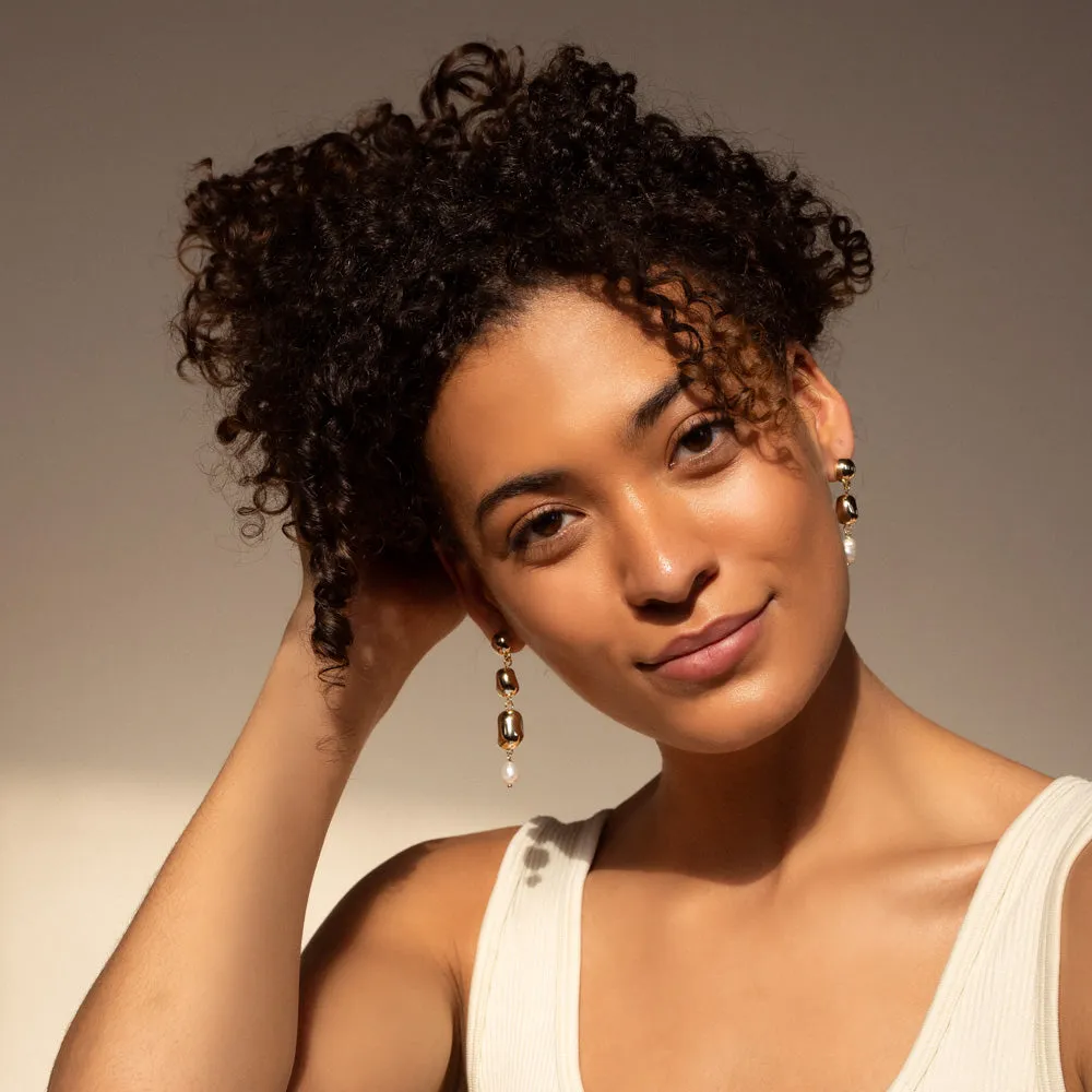 Mismatched Earrings: Pearl