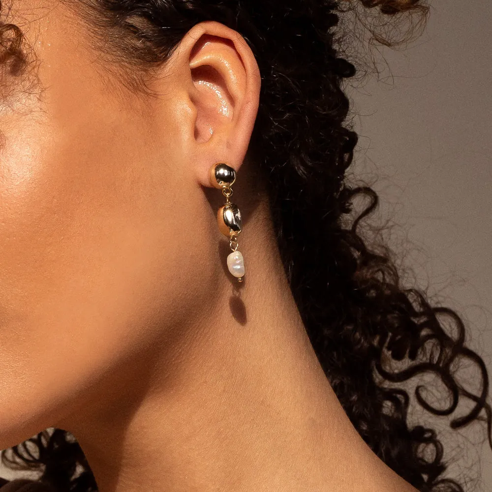 Mismatched Earrings: Pearl