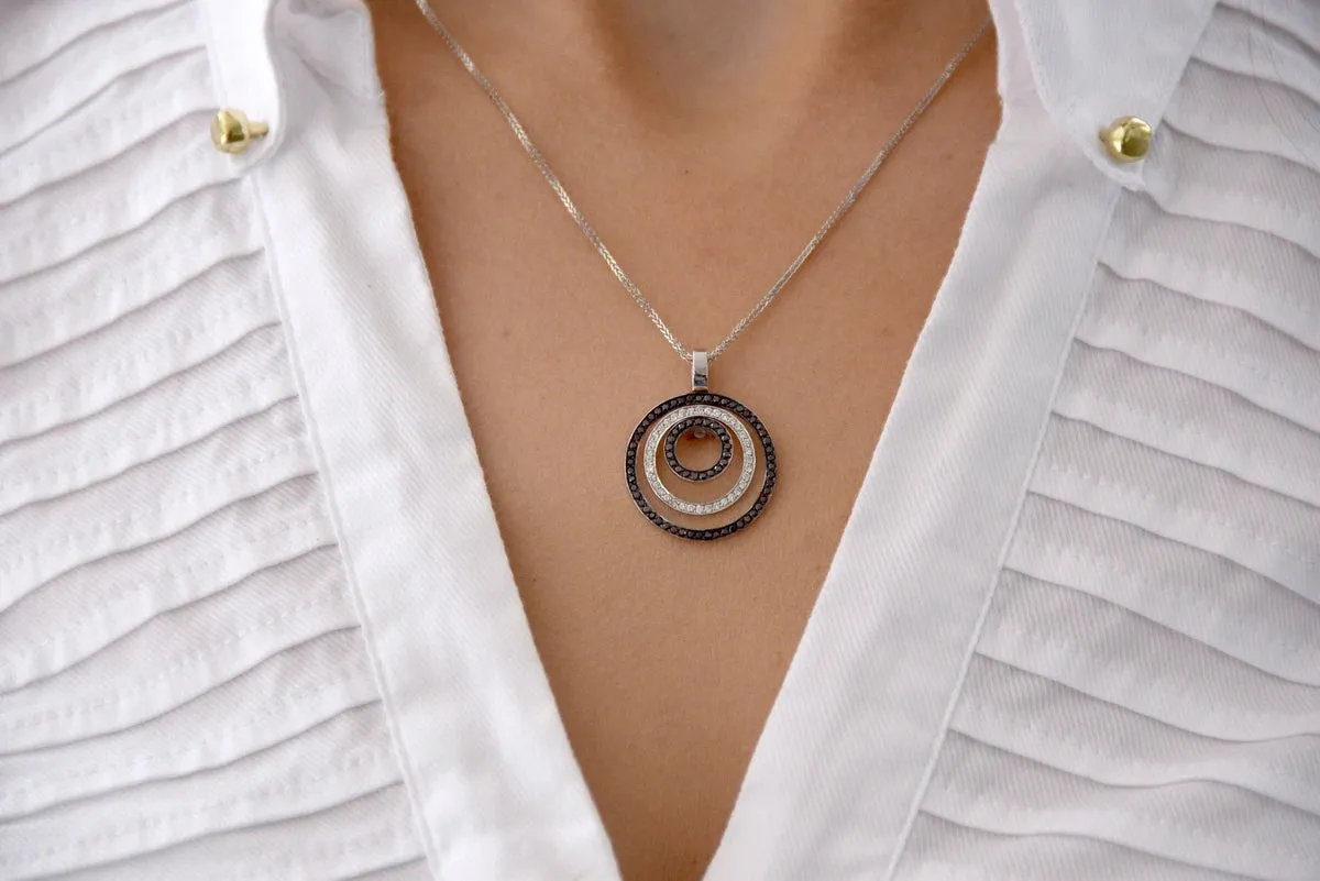 Natural black and white diamond circle necklace gold