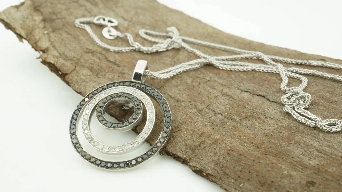 Natural black and white diamond circle necklace gold