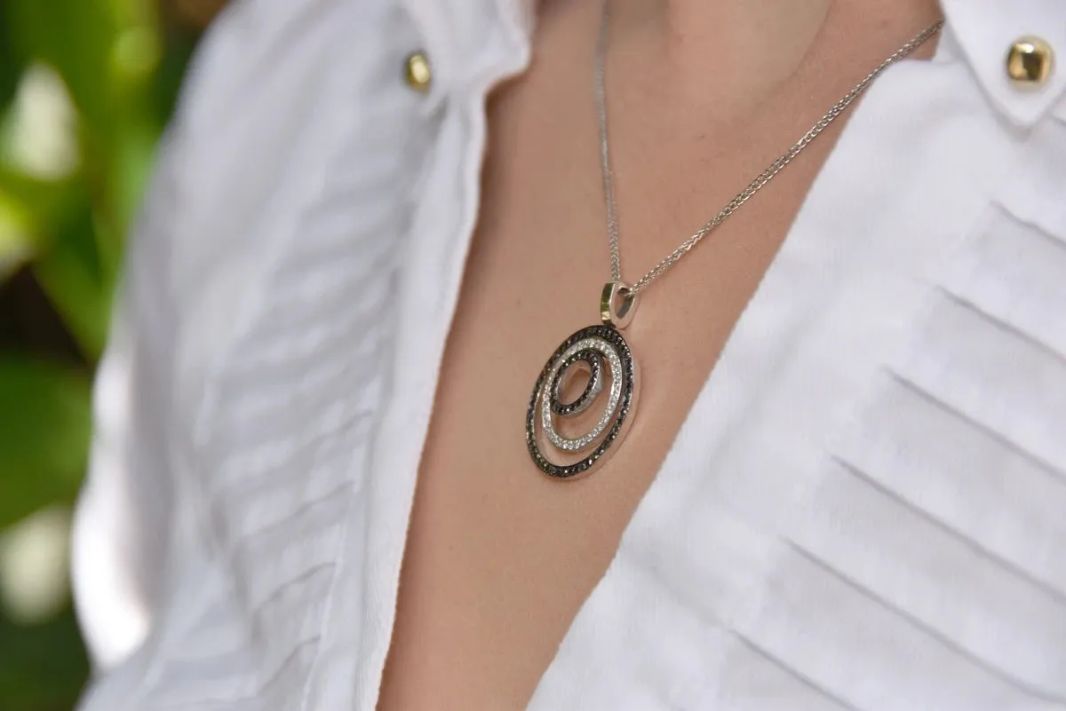 Natural black and white diamond circle necklace gold