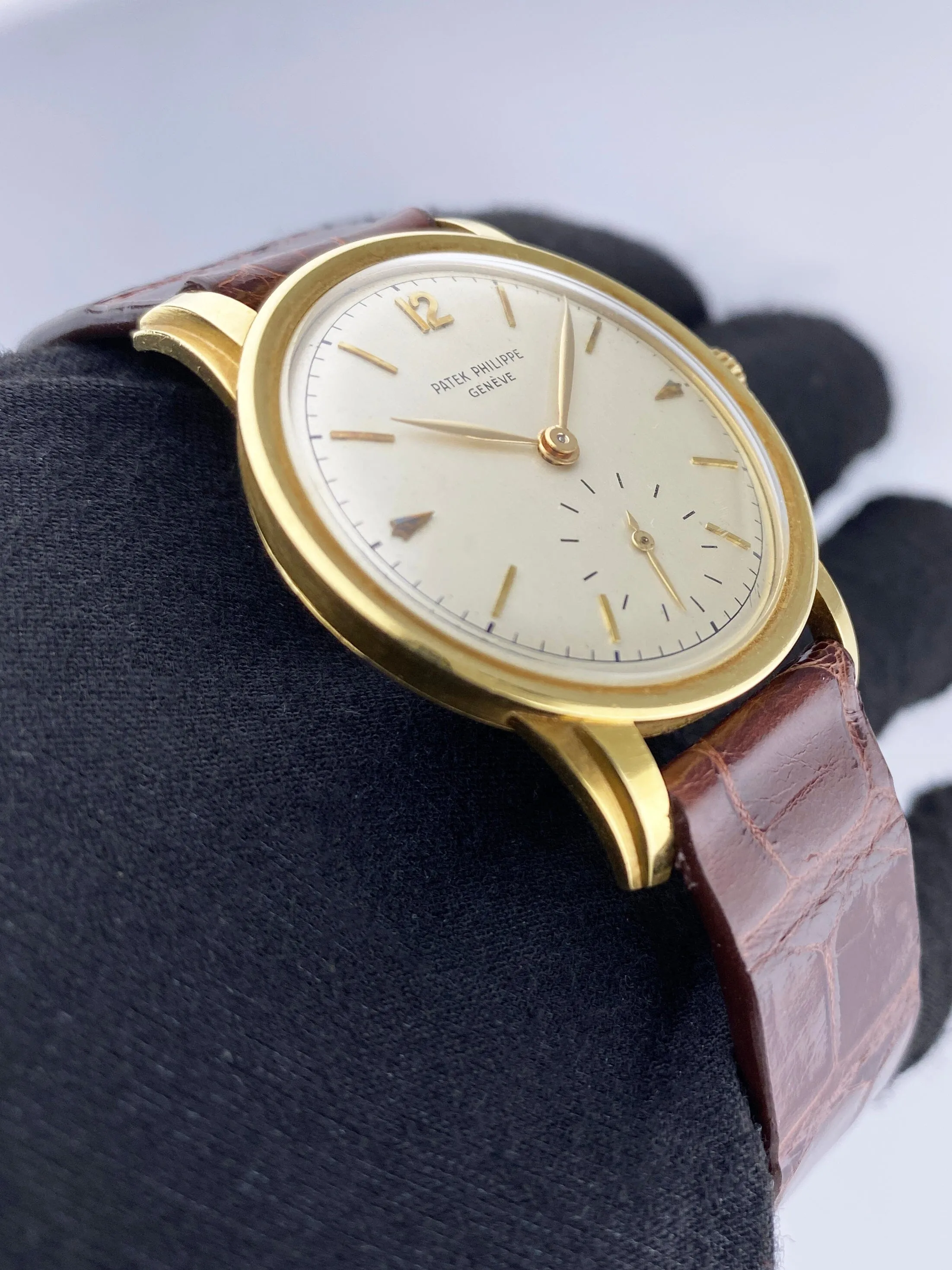Patek Philippe Calatrava 5120J 18K Yellow Gold Mens Watch