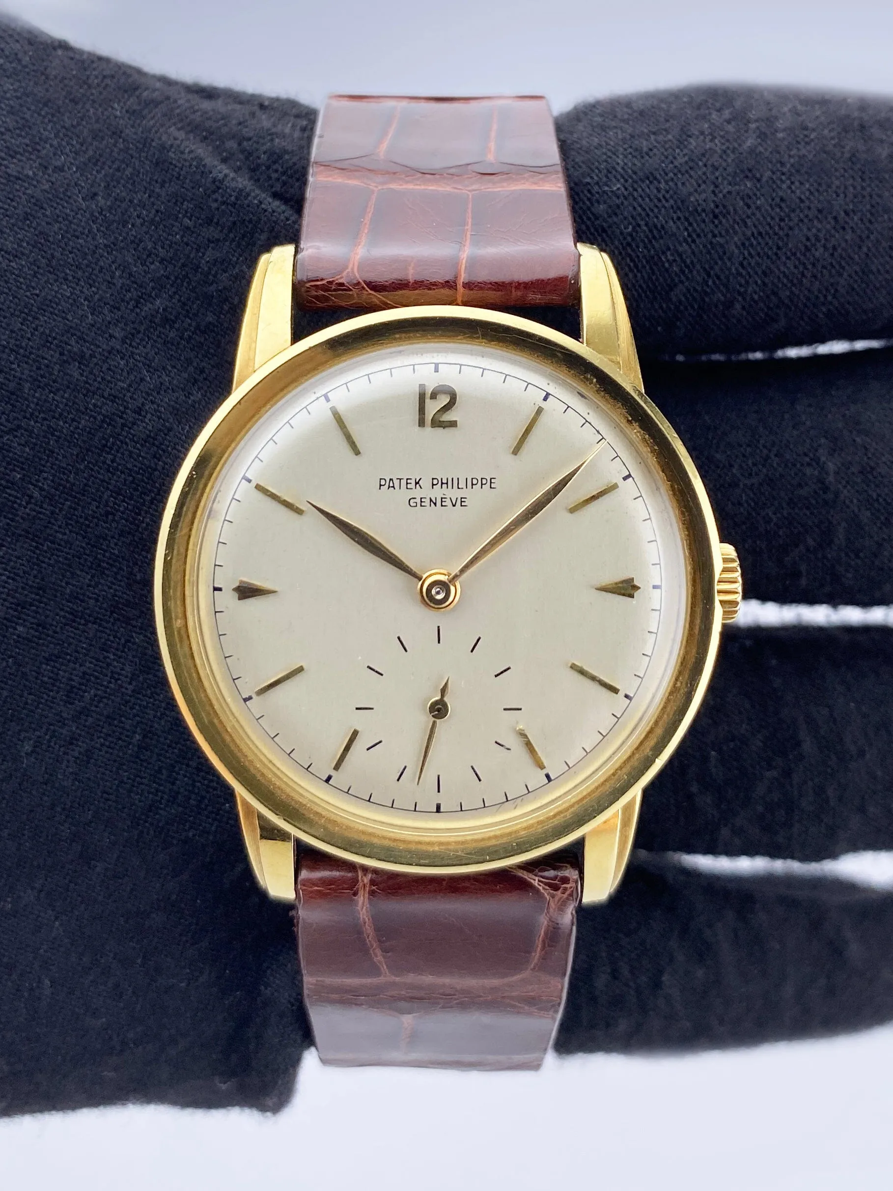 Patek Philippe Calatrava 5120J 18K Yellow Gold Mens Watch