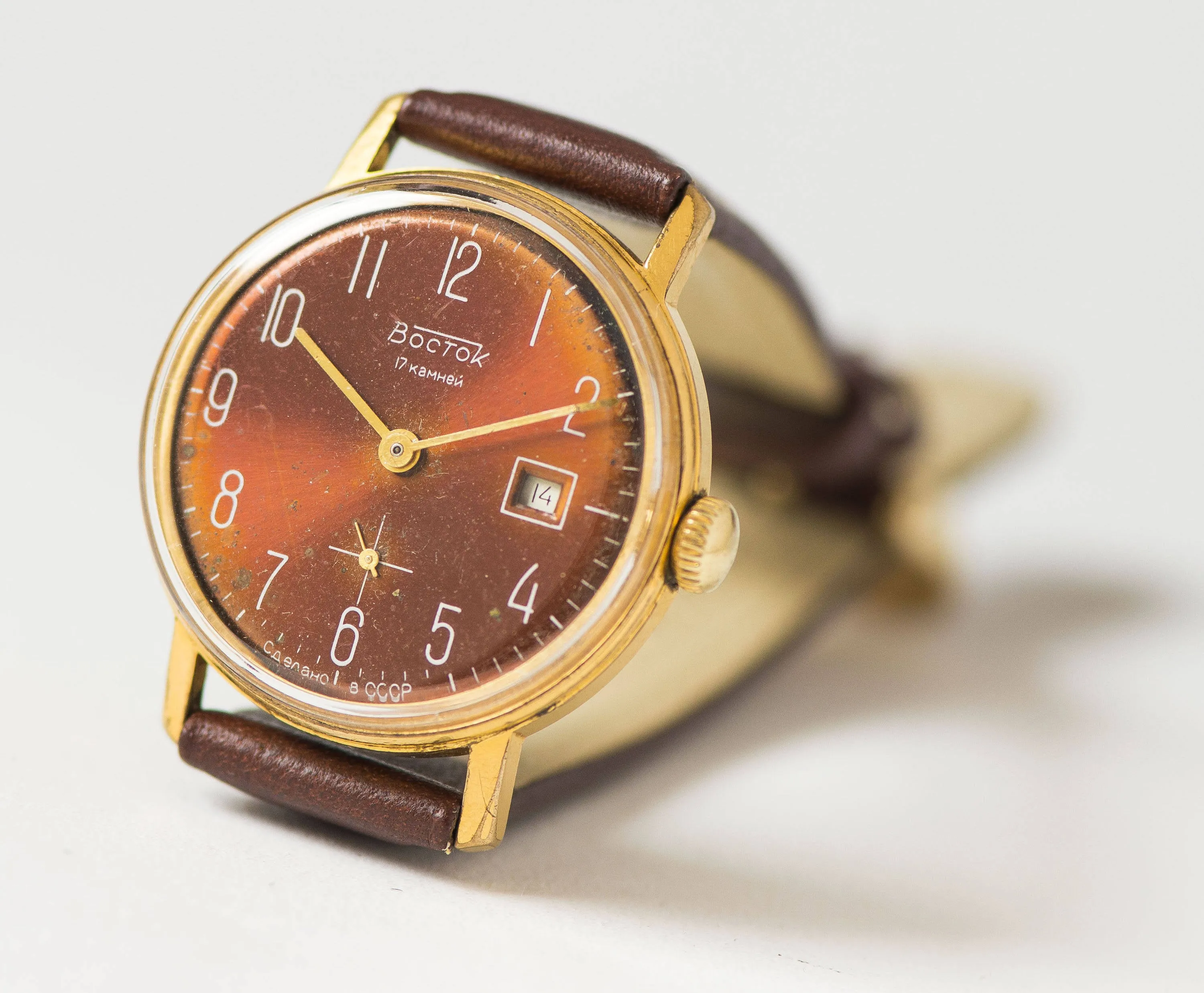 Retro men's watch monochrome, gold plated men wristwatch East, shockproof watch gift, burgundy boyfriend's watch, new premium leather strap