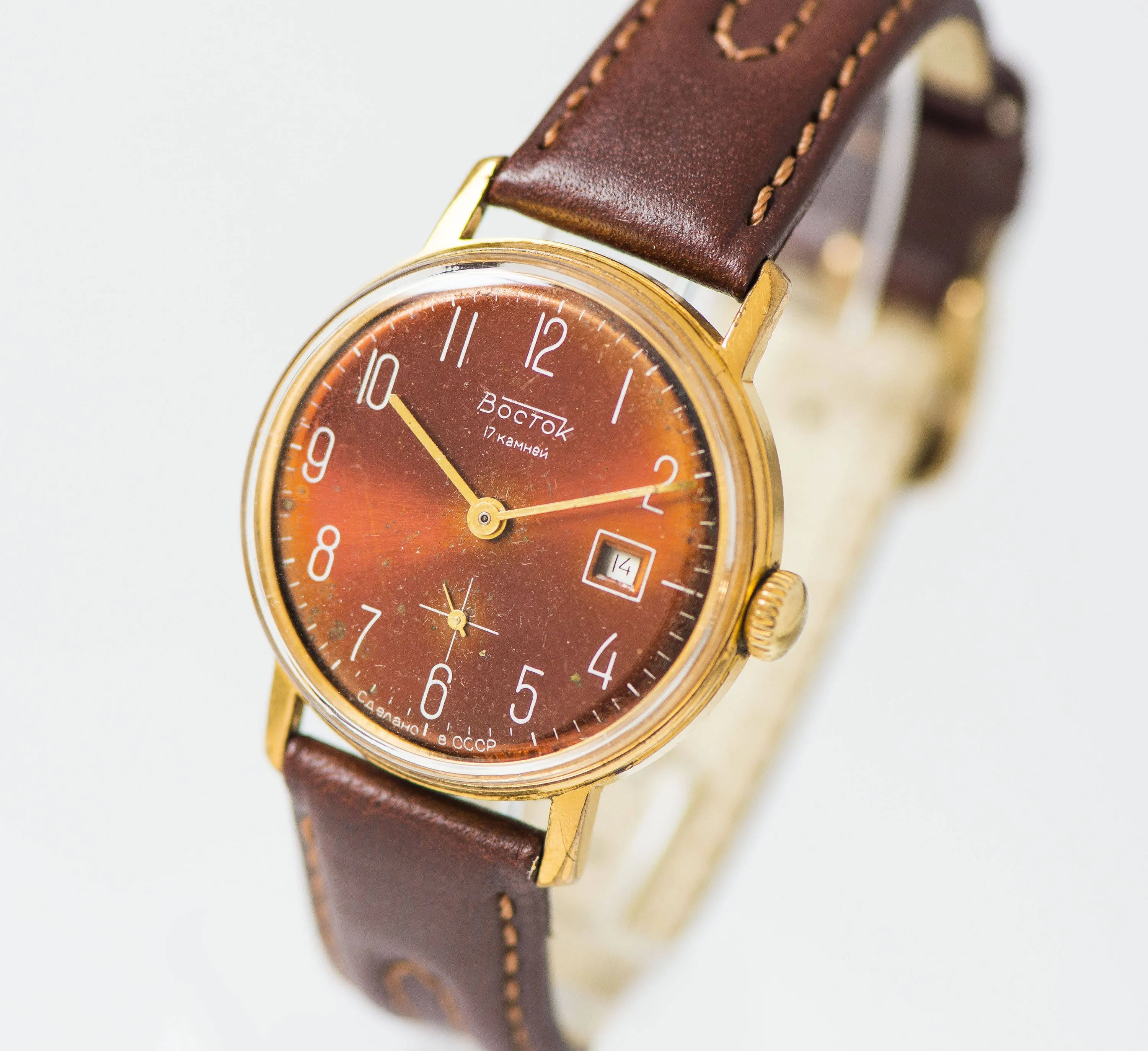 Retro men's watch monochrome, gold plated men wristwatch East, shockproof watch gift, burgundy boyfriend's watch, new premium leather strap