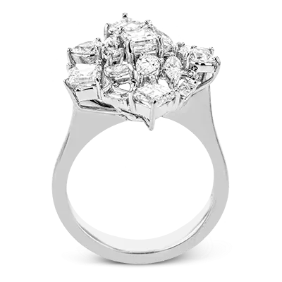 Right Hand Ring in 18k Gold with Diamonds
