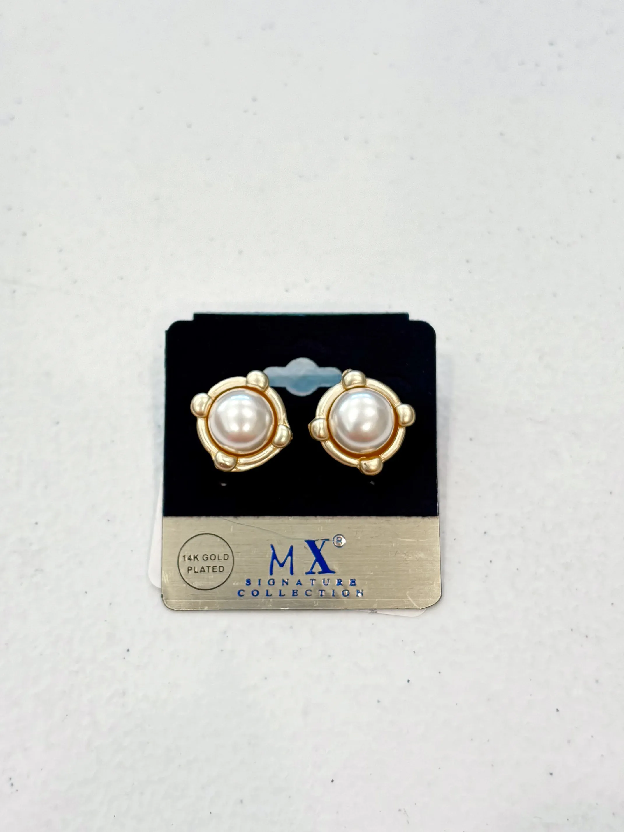 Round Pearl Earring