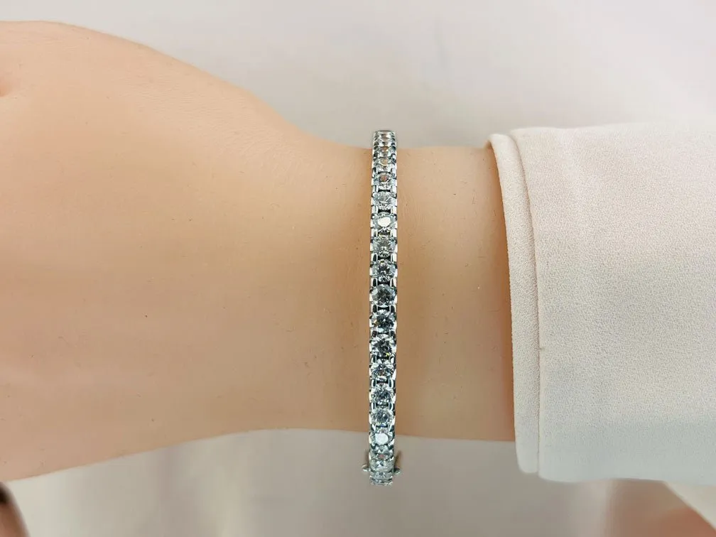Shared Prong Oval Diamond Bangle with 1.05 ct.(finished) 1.8mm