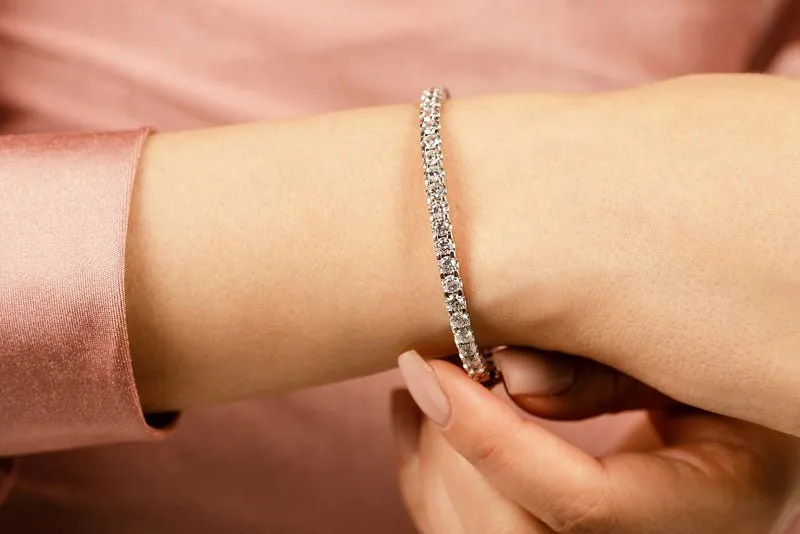 Shared Prong Oval Diamond Bangle with 2.02 ct.(finished) 2.5mm
