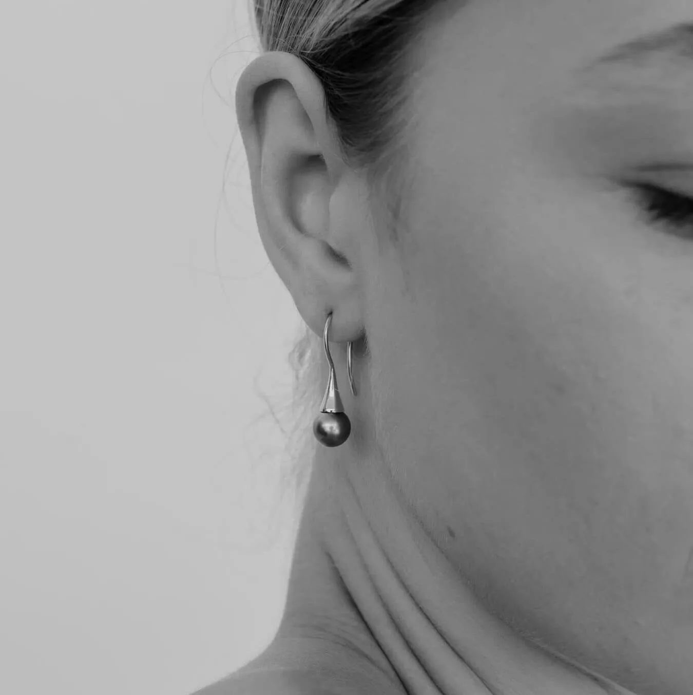 Short Flute Earrings with Abrolhos Pearls