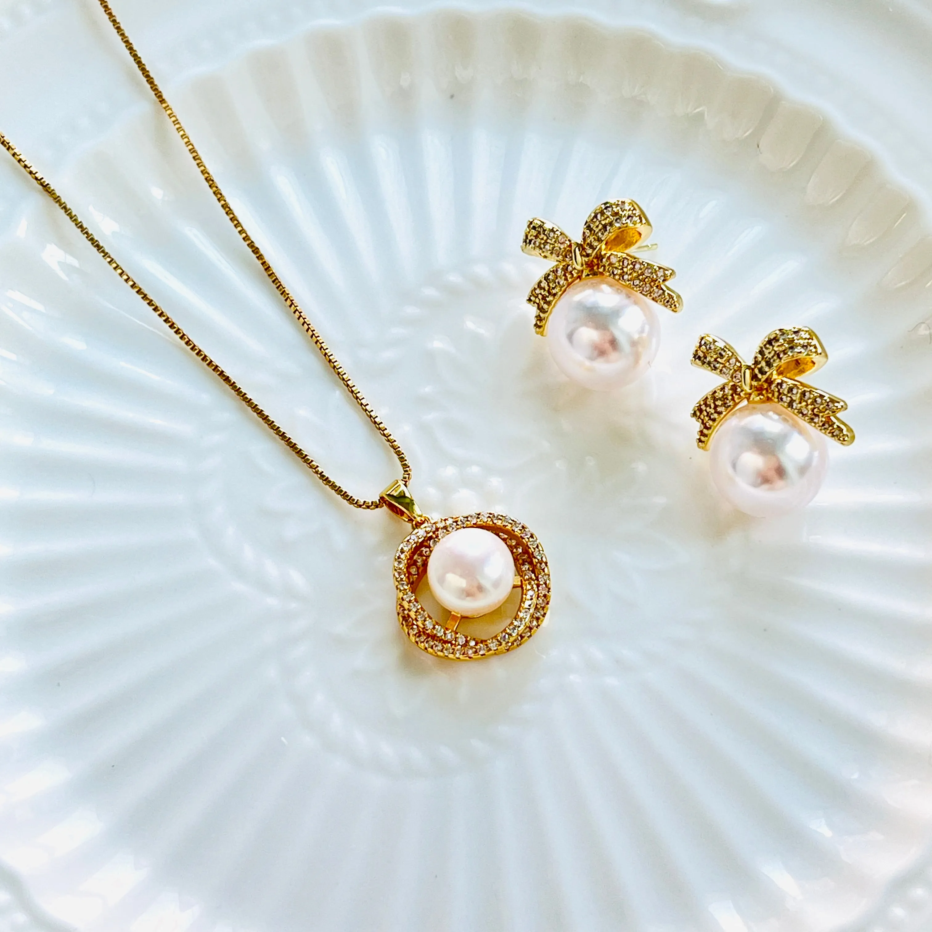 Sweet Bow Pearl Earrings