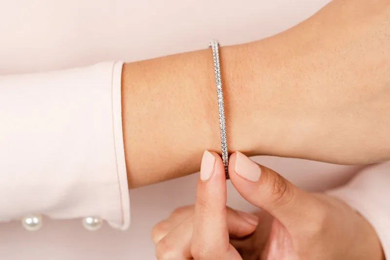 Timeless Elegance Princess Cut Bangle Diamond  with 2.97 ct.(finished) 2.5mm