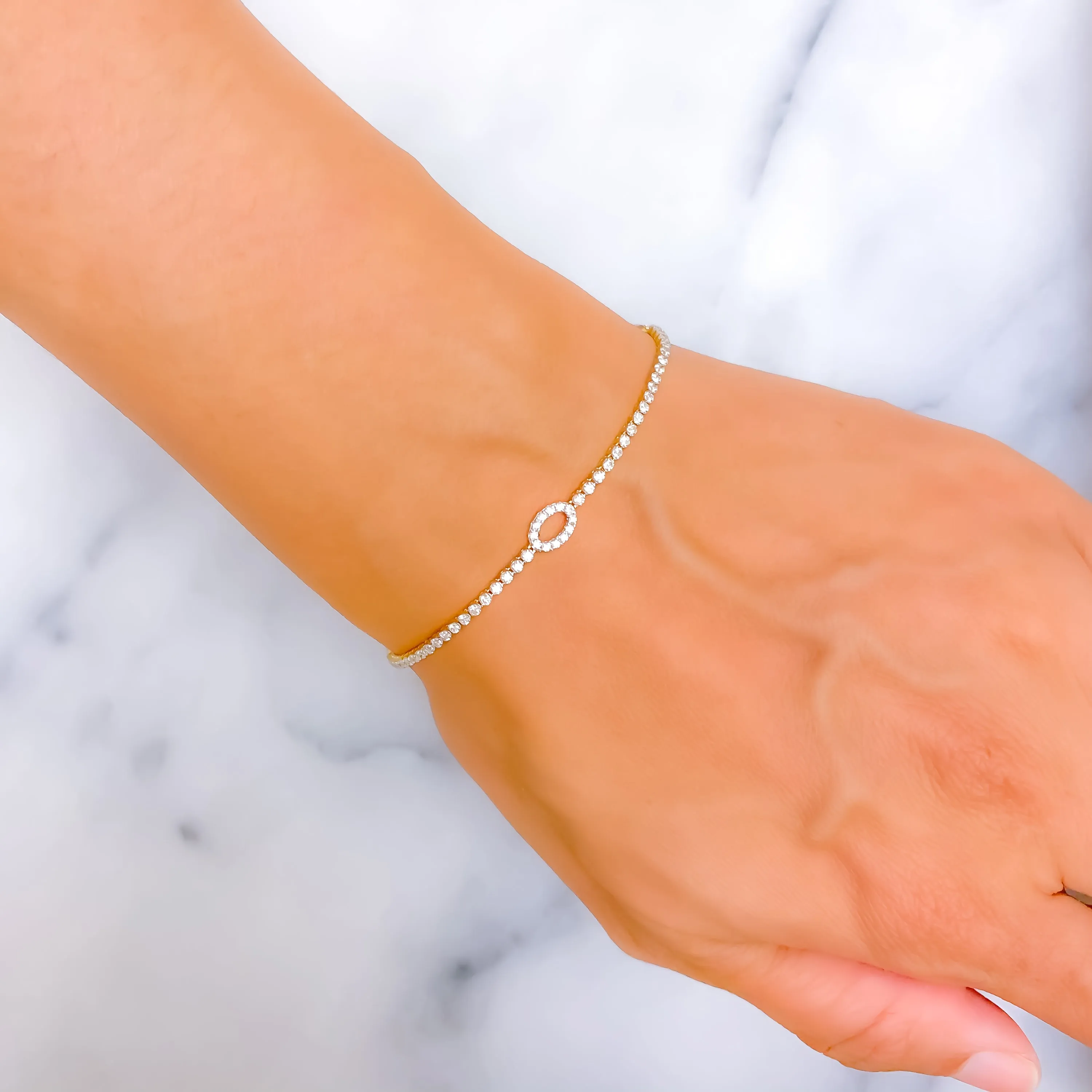Trendy Open Oval Diamond   18k Gold Bracelet