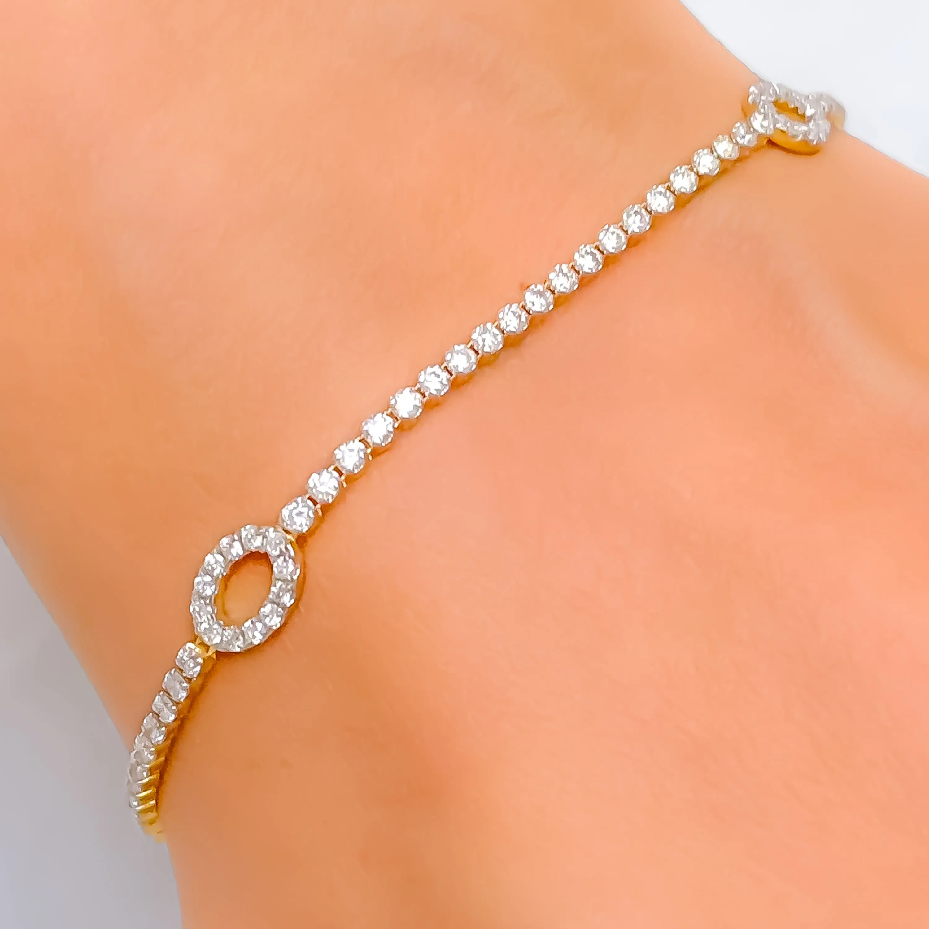 Trendy Open Oval Diamond   18k Gold Bracelet