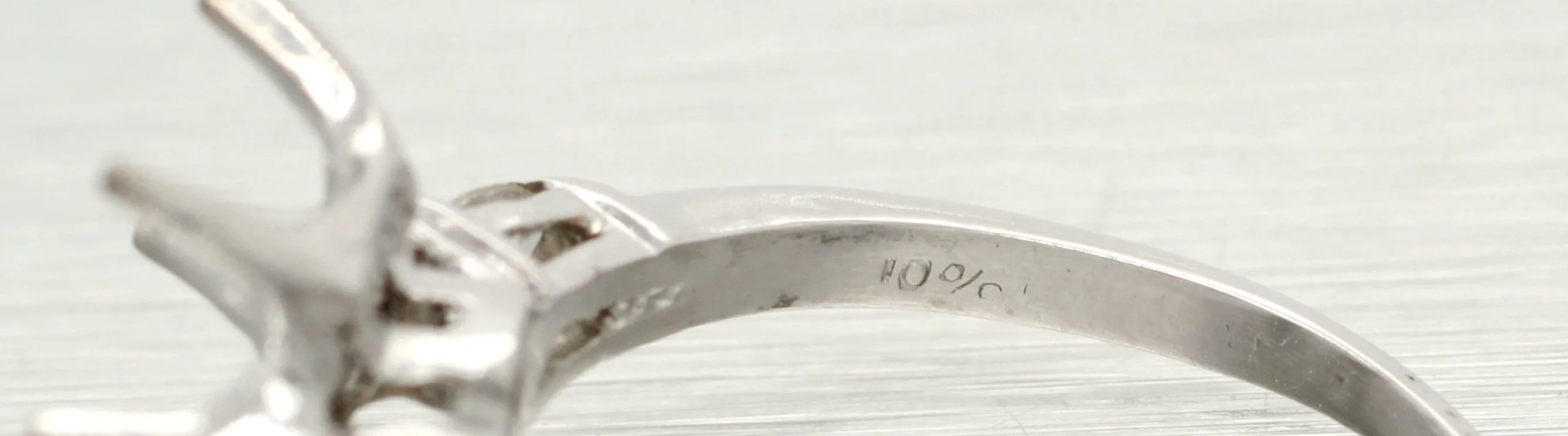 Vintage 1.75ct Pear Cut Engagement Ring Mounting - Platinum w/ 0.35ctw Diamonds