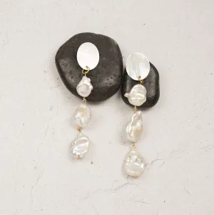 WHITE MOTHER OF PEARL & LINEAR BAROQUE PEARL DROP EARRINGS. WHITE/PEARL